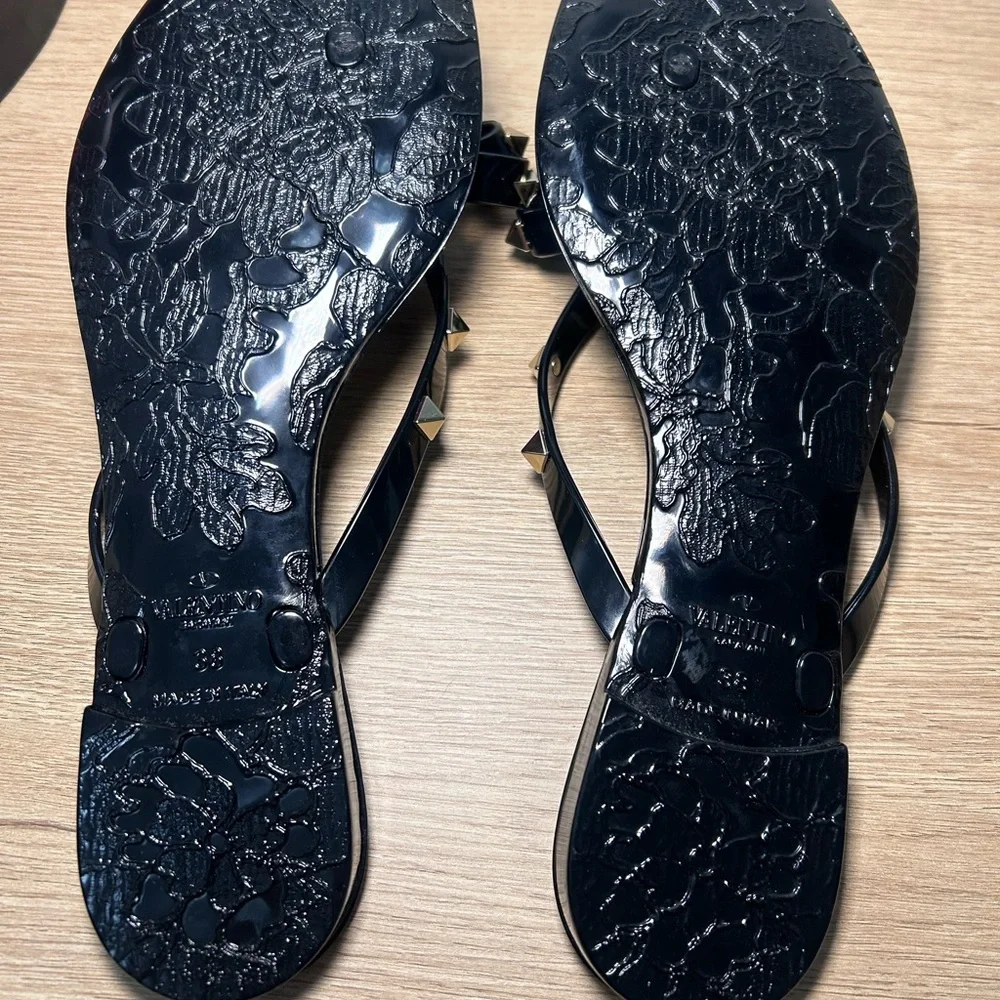 Valentino Black Jelly Sandals with Gold Rockstud Bow - Picture 5 of 6